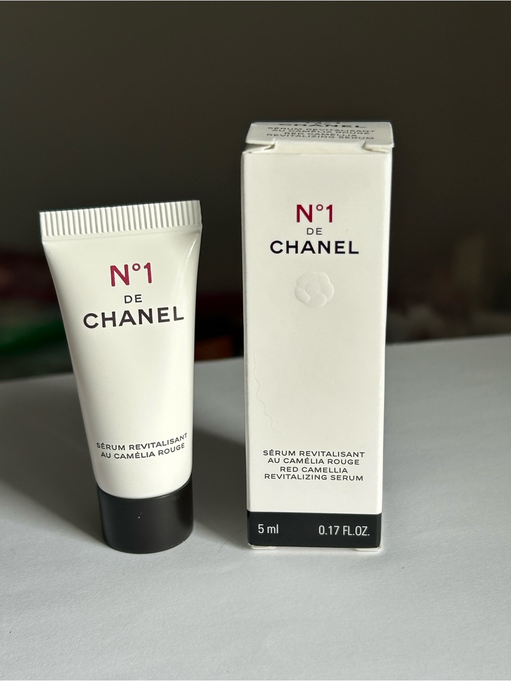 CHANEL N°1 Red Camellia Revitalizing Serum 5ml
